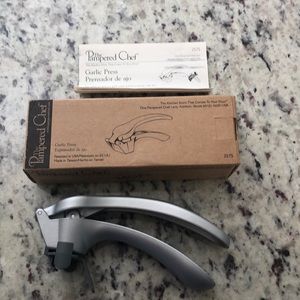 Pampered chef garlic press